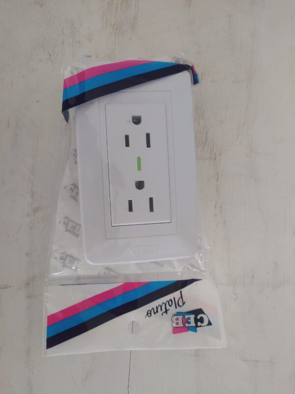 TOMA DOBLE BLANCO CEB TOM202