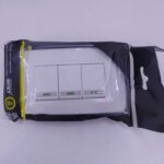 LINEA BK BLANCA INCRUSTAR SWICHE TRIPLE CONMUTABLE 110-220 (118Z-03 -3WAY) (RETIE-FL)(HT20337) 1644