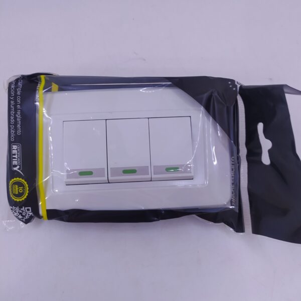INTERRUPTOR TRIPLE CONMUTABLE 110-220 LINEA BK BLANCA INCRUSTAR 1644