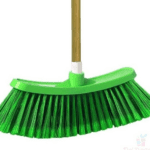 ESCOBA MEGA PODER G.A CON CABO DE MADERA