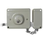 CHAPA DE S/P YALE ACORAZADA 105 50 CON CADENA DERECHA (3084)