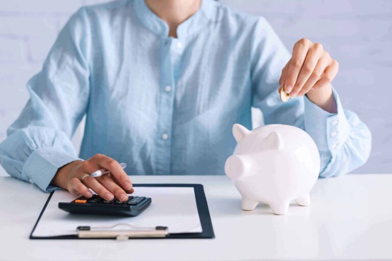 Estrategia de compras por cantidad y ahorro en insumos empresariales