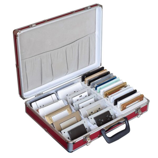 EXHIBIDOR DE LUXOR Y FUTURA DUKE ENERGY (MALETA ARMADA)